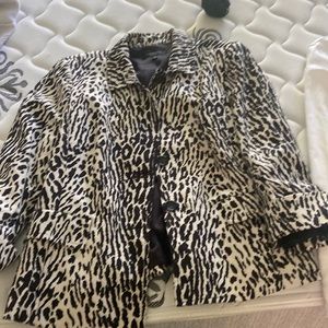 I am selling this Talbots vintage jacket. It’s in excellent condition